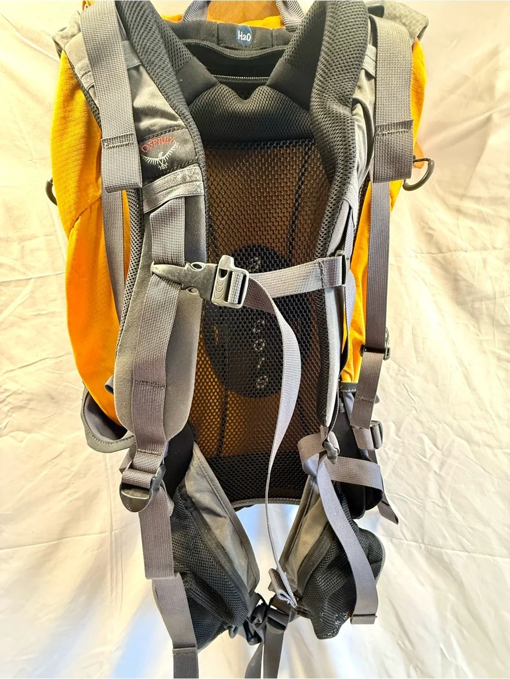 Osprey Stratos 18 Aircore Backpack, Ventilated Back, Hip Belt Lightweight Hiking